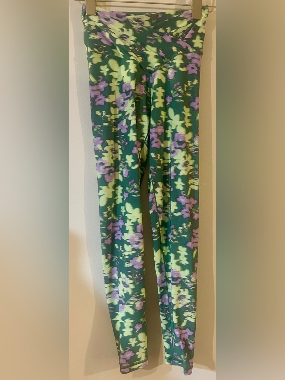New Offline By Aerie Leggings • Green & Purple Floral • Size Medium